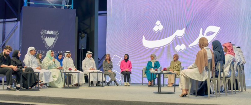 وزيرة شؤون الشباب والرئيس التنفيذي لـ "تمكين" تعقدان جلسة حوارية مع نخبة من الشباب