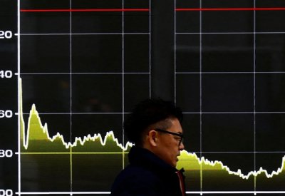 أسهم اليابان تهبط بضغط من شركات التصدير بسبب قوة الين