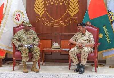 القائد العام لقوة دفاع البحرين يستقبل الملحق العسكري بسفارة الولايات المتحدة الأميركية لدى البحرين‎‎