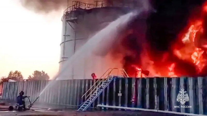 روسيا تقصف مطارات عسكرية أوكرانية.. وكييف تستهدف نفط روستوف