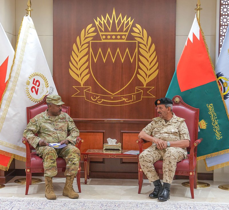القائد العام لقوة دفاع البحرين يستقبل الملحق العسكري بسفارة الولايات المتحدة الأميركية لدى البحرين‎‎