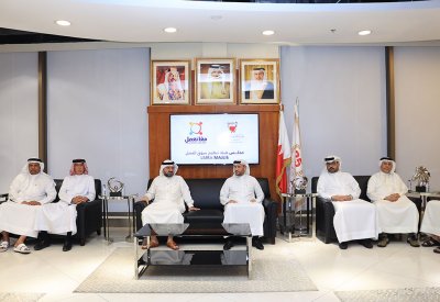 الرئيس التنفيذي لهيئة تنظيم سوق العمل يلتقي بعدد من رجال الأعمال وأعضاء غرفة البحرين