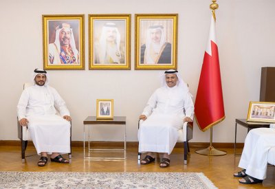 وزير الإعلام يستقبل سفير مملكة البحرين لدى دولة قطر
