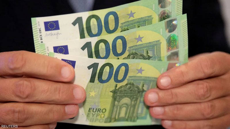 اليورو يتراجع عقب تزايد الرهانات على خفض الفائدة الأوروبية
