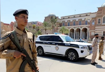 خوفاً على حياته.. محافظ المركزي الليبي يفر من البلاد