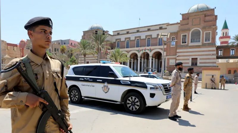خوفاً على حياته.. محافظ المركزي الليبي يفر من البلاد