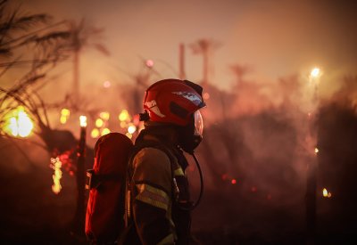 بالصور: الدفاع المدني يتمكن من إنقاذ عدة أشخاص إثر إندلاع حريق بمزرعة في المالكية