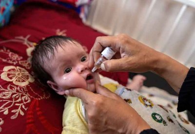 بدء حملة التلقيح ضد شلل الأطفال في وسط قطاع غزة