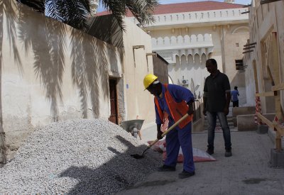 500 دينار للتصالح مع جريمة تشغيل العامل دون ترخيص