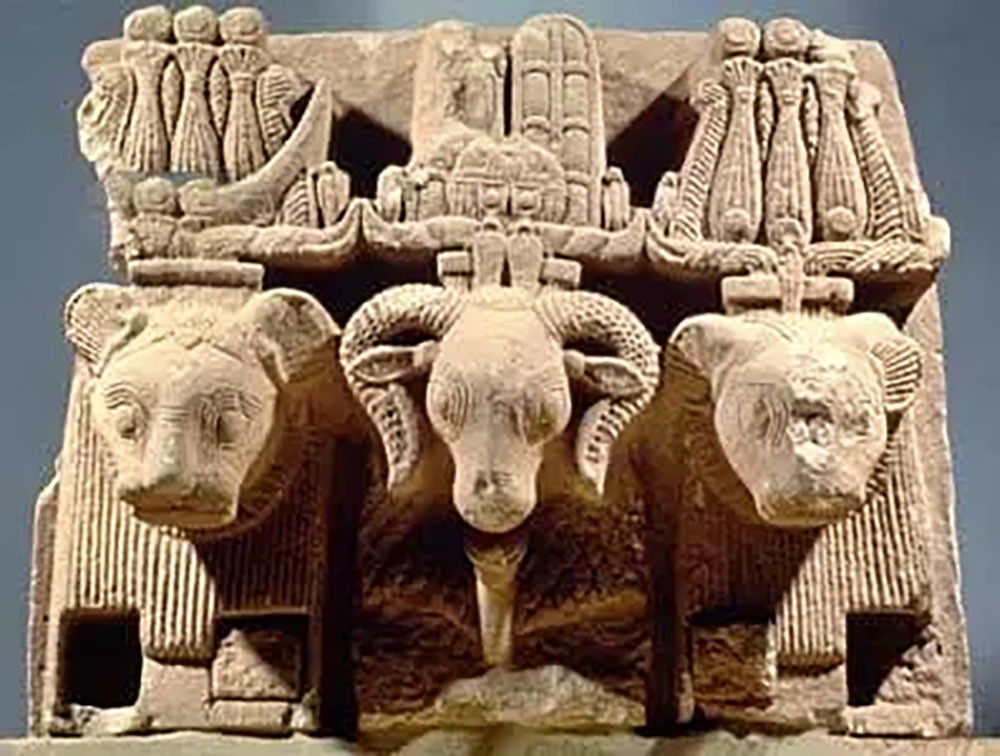 من آثار المتحف