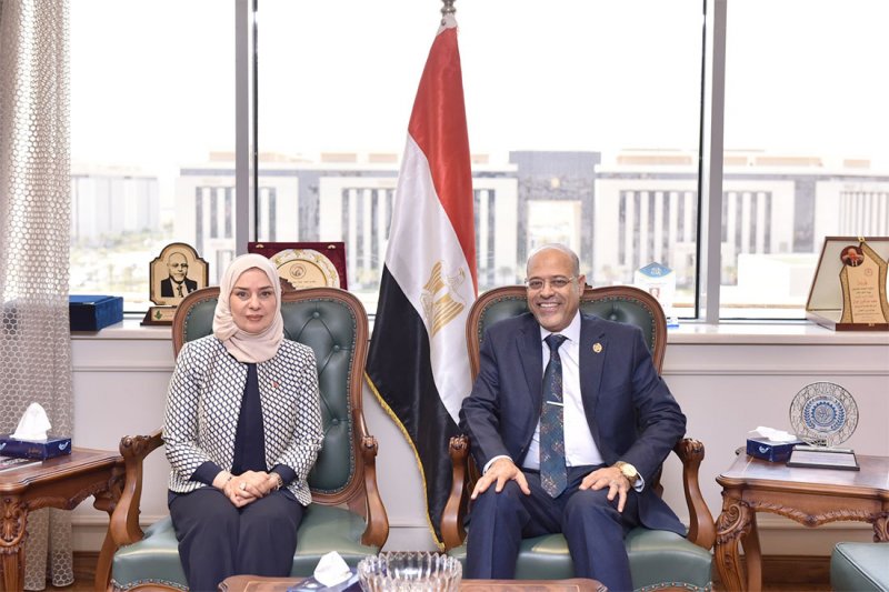 وزير العمل بجمهورية مصر العربية يلتقي سفيرة مملكة البحرين في القاهرة