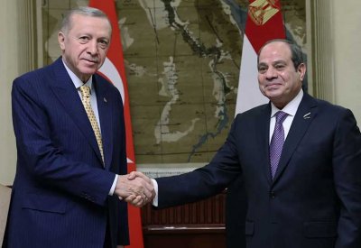 السيسي يتوجه إلى تركيا في أول زيارة لرئيس مصري منذ 12 عاما