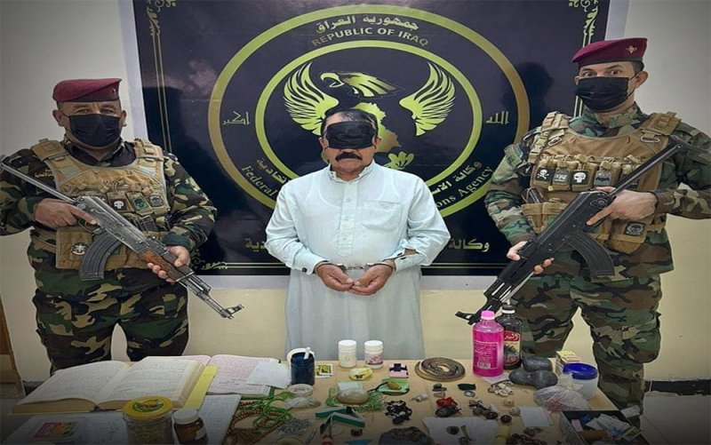مشعوذ عراقي اعتقلته الشرطة فهدد بتحويل عناصرها "ضفادع"