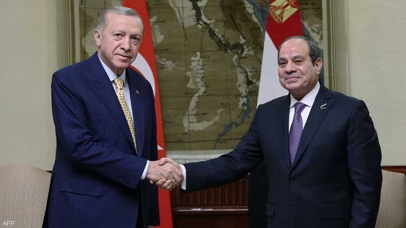 السيسي يتوجه إلى تركيا في أول زيارة لرئيس مصري منذ 12 عاما