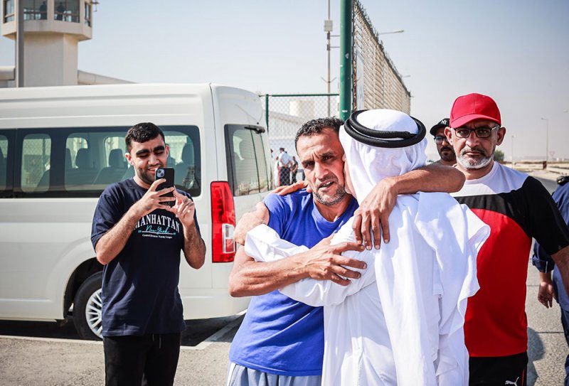 بالصور: فرحة أهالي المشمولين بالعفو الملكي