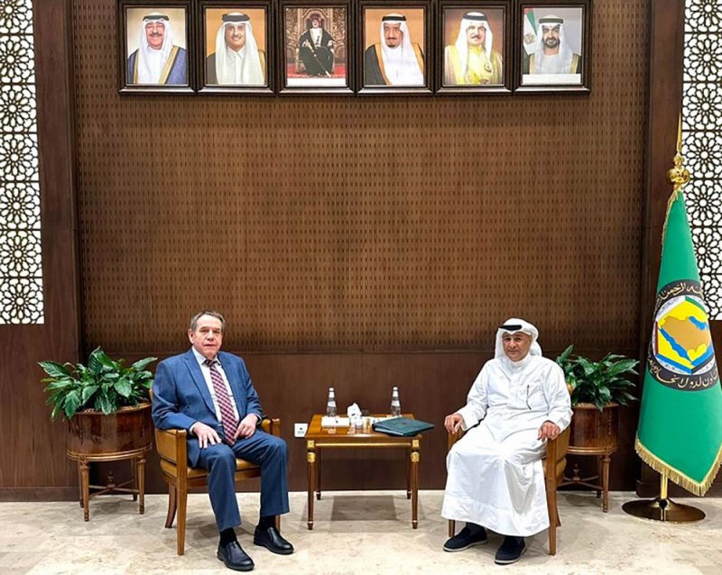أمين عام "التعاون" والسفير الروسي لدى البحرين يناقشان تحضيرات الاجتماع الوزاري المشترك السابع للحوار الإستراتيجي