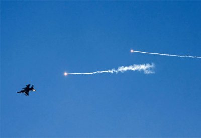 حزب الله وإسرائيل يتبدلان قصف مواقع عسكرية ومستودعات ذخيرة