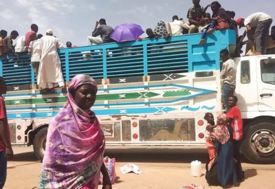 قصف عنيف بالخرطوم.. ومدير "الصحة العالمية" يزور بورتسودان