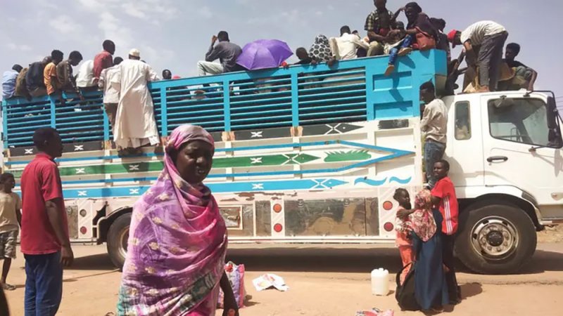 قصف عنيف بالخرطوم.. ومدير "الصحة العالمية" يزور بورتسودان