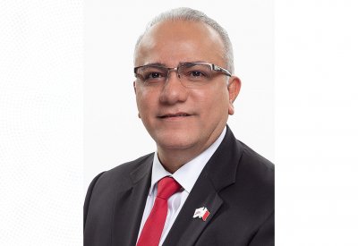 البقالي يهنئ بفوز فارس العالم سمو الشيخ ناصر بن حمد ببطولة العالم للقدرة