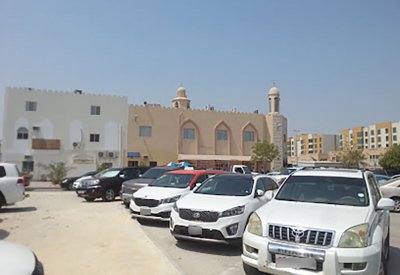تحويل المواقف العامة على شارع البسيتين إلى مائلة