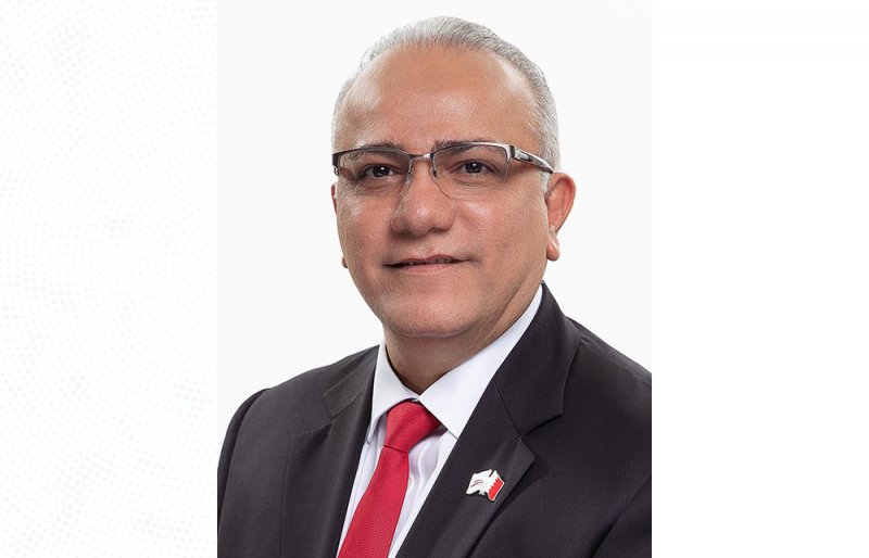البقالي يهنئ بفوز فارس العالم سمو الشيخ ناصر بن حمد ببطولة العالم للقدرة