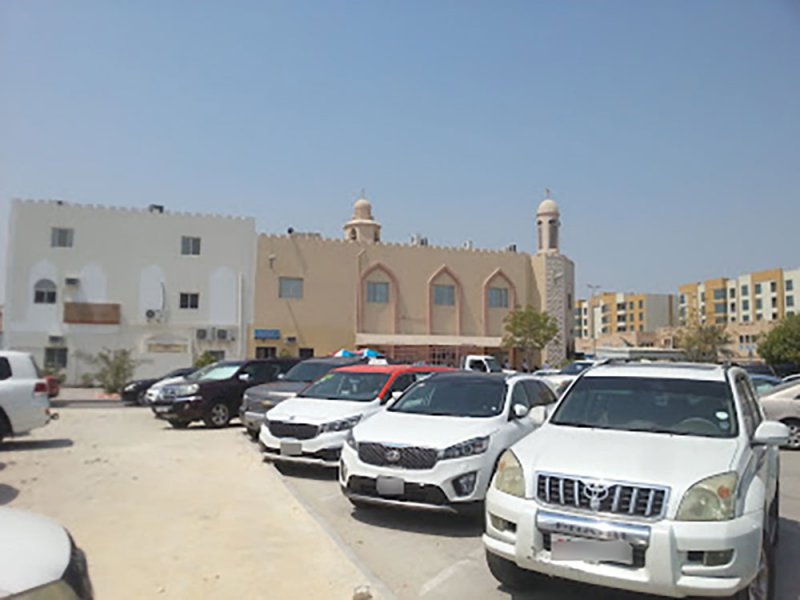 تحويل المواقف العامة على شارع البسيتين إلى مائلة