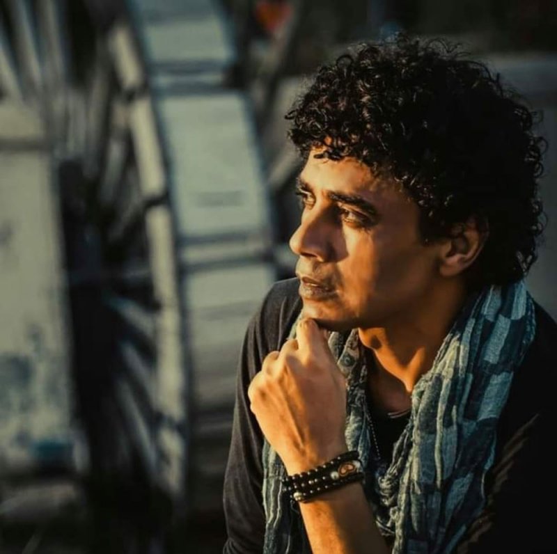 «قلبي في الشتا».. أحدث اغاني المطرب علي حسين الصادق