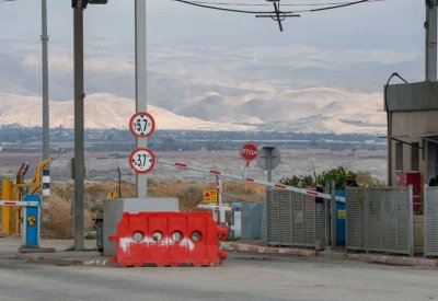 الأردن يعلن إغلاق جسر الملك حسين حتى إشعار آخر