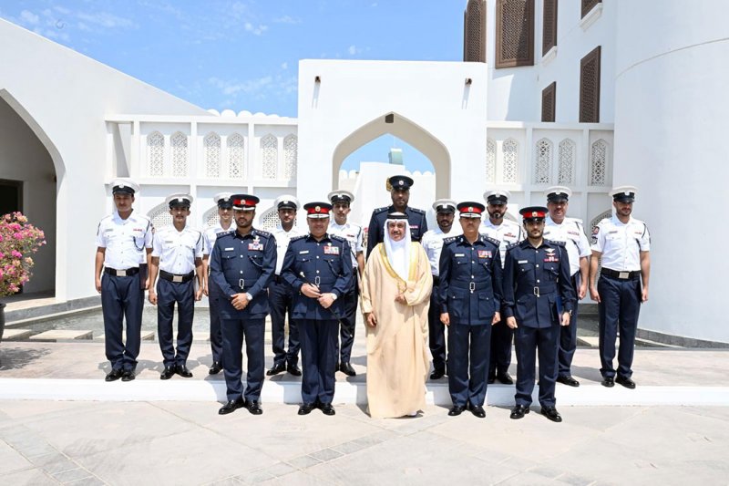 معالي وزير الداخلية يصدر قرارا بمنح ضابط واثنين من أفراد شرطة النجدة نوط العمل المميز