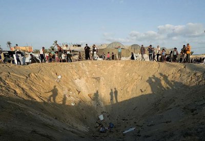 بصواريخ ارتجاجية.. مقتل 40 بغارة إسرائيلية في مواصي خان يونس