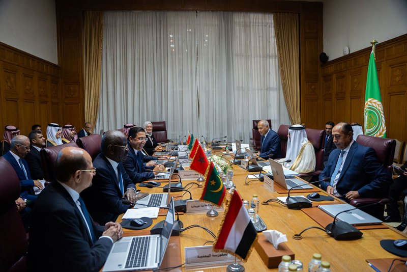 وزير الخارجية يترأس اجتماع هيئة متابعة تنفيذ قرارات قمة البحرين