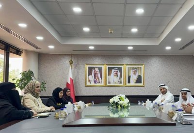 الأمين العام لمجلس التعليم العالي تجتمع بمسؤولي جائزة يوسف بن أحمد كانو