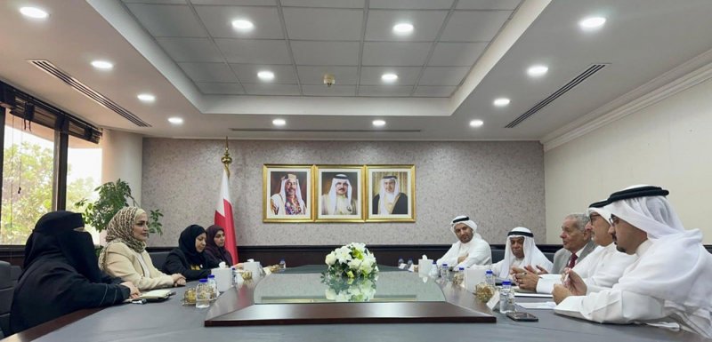 الأمين العام لمجلس التعليم العالي تجتمع بمسؤولي جائزة يوسف بن أحمد كانو