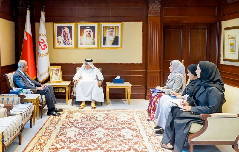 وزير الخارجية يستقبل المنسق المقيم لأنشطة الأمم المتحدة لدى مملكة البحرين