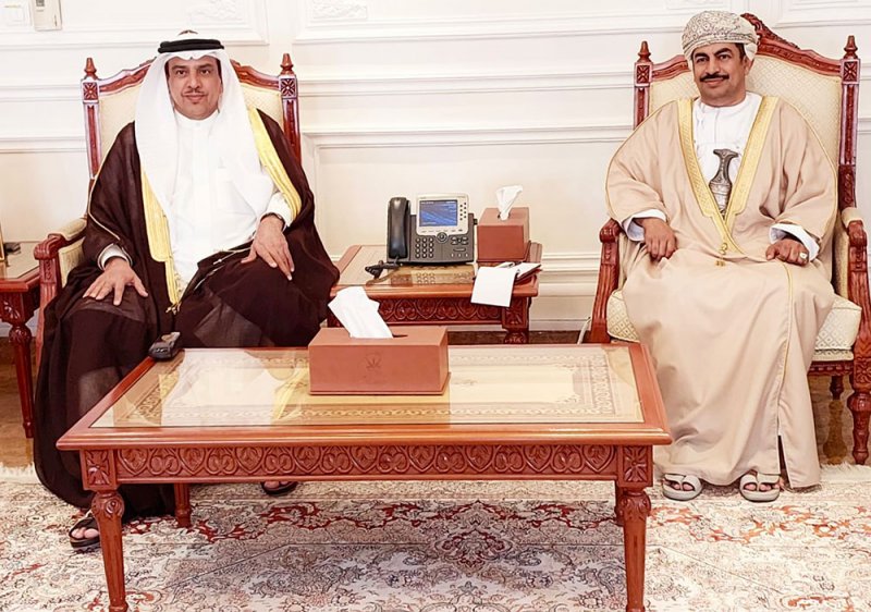 وزير الإعلام العُماني يبحث مع سفير البحرين في مسقط تعزيز التعاون في المجال الإعلامي