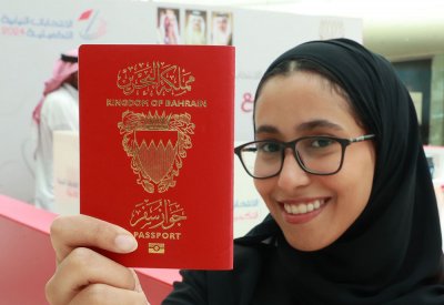 بالصور: الناخبون يتوافدون للإدلاء بأصواتهم في اللجنة العامة بمجمع السيف