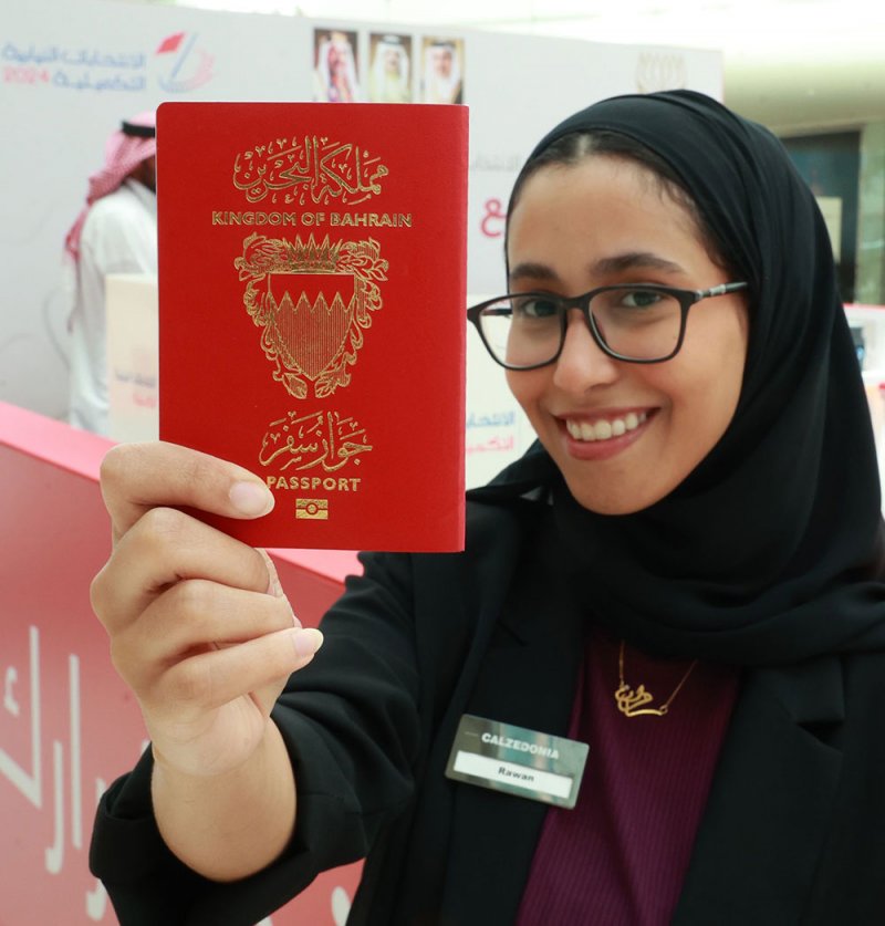بالصور: الناخبون يتوافدون للإدلاء بأصواتهم في اللجنة العامة بمجمع السيف