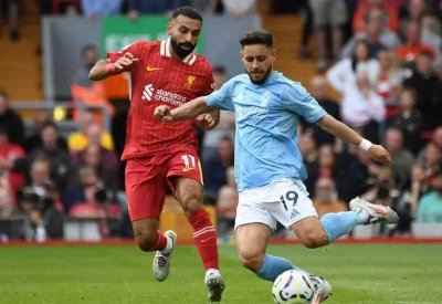 جماهير ليفربول تهاجم صلاح: كان في "جيب" مورينو