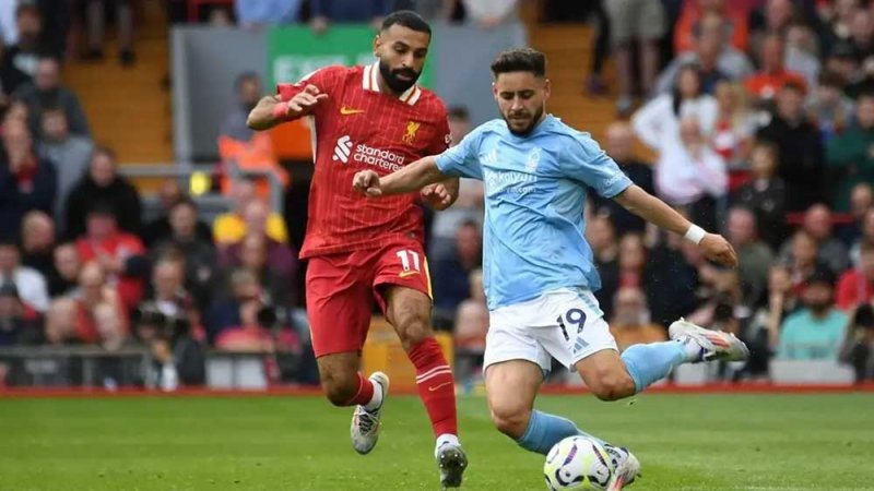 جماهير ليفربول تهاجم صلاح: كان في "جيب" مورينو