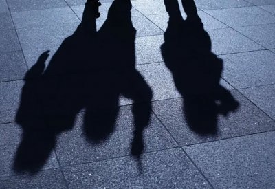 سوري يقتل زوجته بالسكين.. وابنه يطعنه انتقاماً لوالدته!