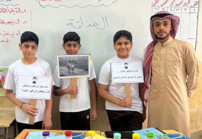 المعلم علي مهدي يطبق مشروع "صندوق القيم" ضمن منهج اللغة العربية