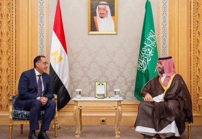 ولي العهد السعودي يبحث مع رئيس الوزراء المصري تعزيز التعاون الثنائي
