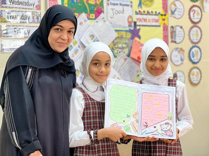 كيف يتم تطوير الكتابة باللغة الإنجليزية في ابتدائية غرناطة؟