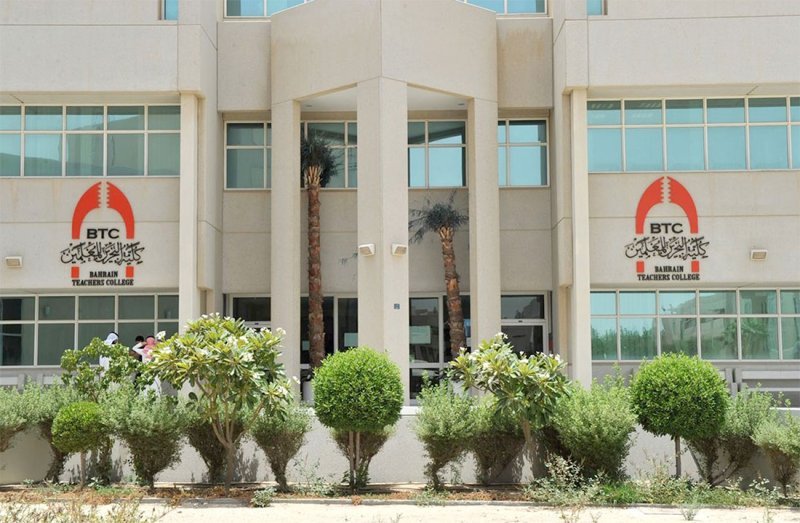 قاعات كلية المعلمين... “حارّة”