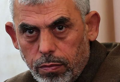 تجنبا لأي استهداف.. تقرير يكشف نظاما يعتمد عليه السنوار