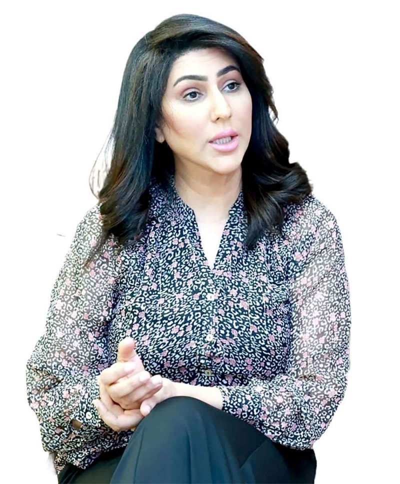 وقفت مع فنانات وأوصلتهن إلى النجومية ثم نسينني