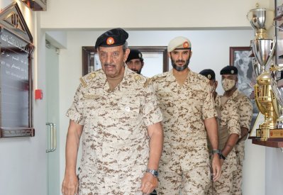القائد العام لقوة دفاع البحرين يقوم بزيارة تفقدية لإحدى وحدات قوة دفاع البحرين