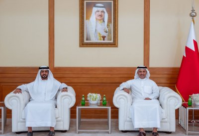 وزير الإعلام يستقبل سفير دولة الإمارات العربية المتحدة لدى مملكة البحرين