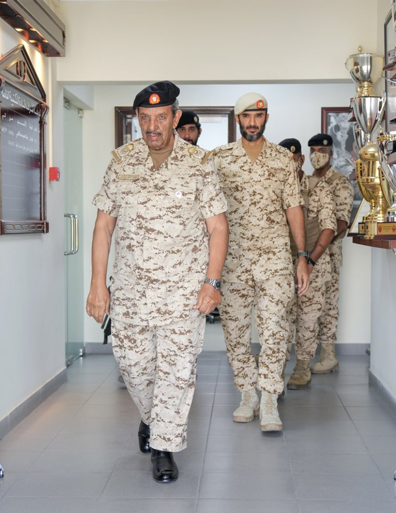 القائد العام لقوة دفاع البحرين يقوم بزيارة تفقدية لإحدى وحدات قوة دفاع البحرين